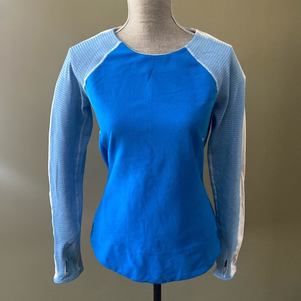 Lululemon fleece pullover long sleeve top size 8 blue and light gray.
